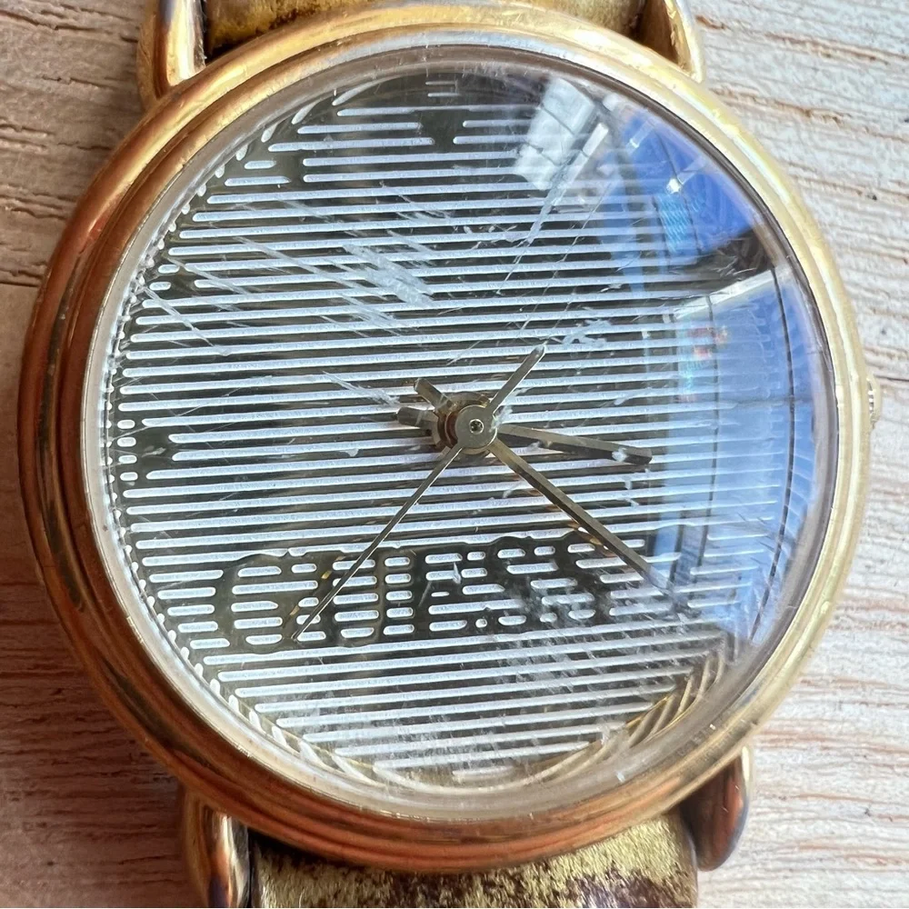 Vintage Guess ladies gold tone logo leather dress Watch NEW BATTERY